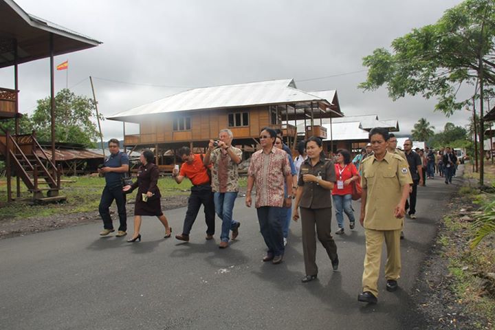 Rombongan Filed Trip-Indonesia Geothermal Energy Forum 2014 Sambangi Tomohon